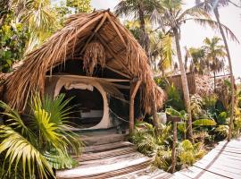 Uman Glamping & Cenote Tulum, hotel near Sian Ka´an Biosphere Reserve, Tulum