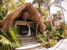 Uman Glamping & Cenote Tulum