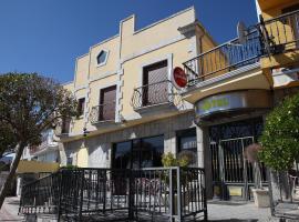 Hotel El Pentágono, hôtel à Muñana