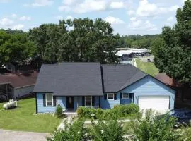Lakefront Home Marina and Sports Court Access!