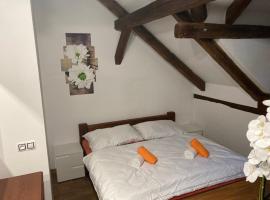 Apartmánový dům 13 Podkroví 2, hotel v Seči