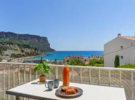 Superb bright flat with balcony and sea view in Cassis - Welkeys