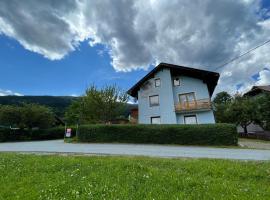 Haus Schwarzenbach, hotel na may parking sa Weissbriach