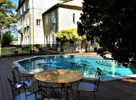 Château MontPlaisir charming b&b in Provence，瓦勒雷阿斯的飯店