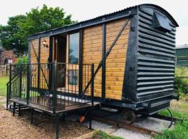 Malthouse Farm Cottage Carriage, feriehus i Dilhorne