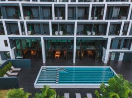 Blu Monkey Hub and Hotel Chanthaburi, hotel com piscina em Chanthaburi