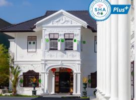 Sound Gallery House - SHA Plus, hotel con estacionamiento en Phuket