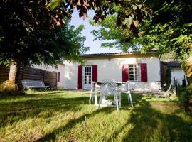 Gîte Aux Tuileries, hotel in Noaillan