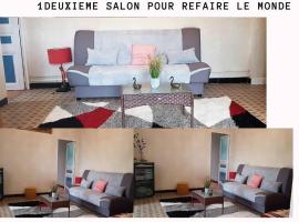 Maison Vintage de plain pied avec climatisation, hotel dengan parkir di Cholet