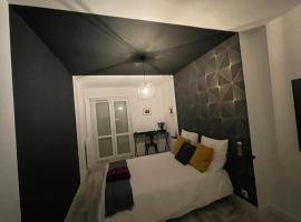 Les Demeures Lady DY, hotel with parking in Saint-André-les-Vergers