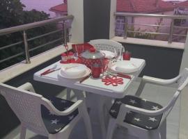 Helena Apartment: Ülgün şehrinde bir otel