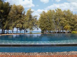 Splash Beach Resort, Maikhao Phuket - SHA Extra Plus – hotel w pobliżu miejsca Lotnisko Phuket - HKT 
