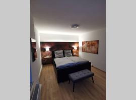 Sanierte 2 ZKB Fewo - Top Lage - PayTV und WLAN, hotel near Jade Weser Airport - WVN, 