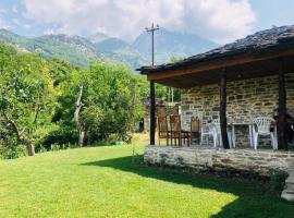 Guest House Qafe Dardha - Tomorr National Park, chata v destinaci Dardhë