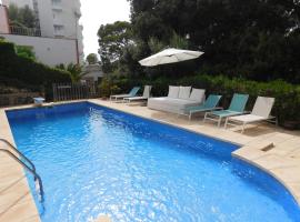 Apart.Can Pons,con piscina, a 50 de la playa, hotel in Cala Galdana