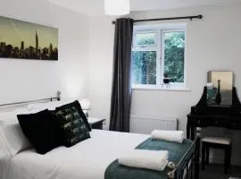 Didcot - Private Flat with Garden & Parking 07