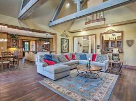 Families Welcome! Lavish Celina Home with Game Room, hotel v destinaci Celina
