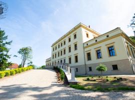 Pałac Lubiechowa-Jelenia Góra- Riesengebirge, hotel din apropiere 
 de Łysa Góra Ski Lift, Lubiechowa