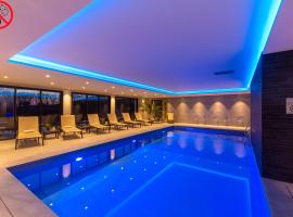 Hôtel L'Escale - Piscine & SPA, hotel con bañera de hidromasaje en Escalles