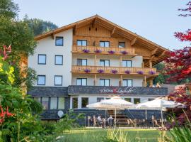 SCHÖNIS-Landhotel: Bad Mitterndorf şehrinde bir otel