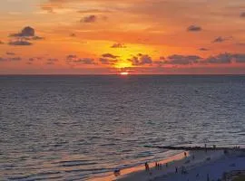 Sunset Beach oasis: Modern beach style on the sand