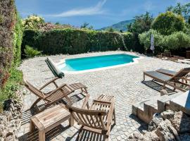 Holiday home in La Roquette sur Siane, holiday home in La Roquette-sur-Siagne