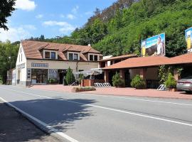 Bunkr Karlštejn, hotell i Karlštejn