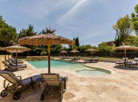 La Bastide de l Etang, apartment in LʼIsle-sur-la-Sorgue