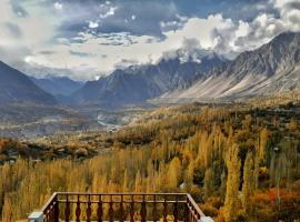 World Roof Hotel Hunza, hotel con parking en Baltit