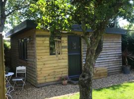 Little Banks Cabin, holiday home in Ringwood