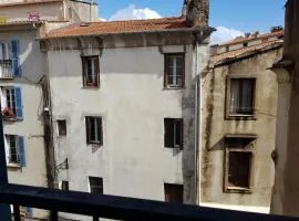 AJACCIO VIELLE VILLE IMPERIALE GRAND STUDIO POUR 3 a 4 PERSONNES a PROXIMITE DU PORT ET DES PLUS BELLES PLAGES