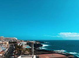 LARGE 90m2 CANARY APARTMENT, NICE VIEW, LOCATION !，位于圣地亚哥港的酒店