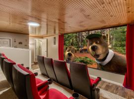 Fun & Games by HoneyBearCabins 2BR/1BA Sleeps 7, hotel a Sevierville