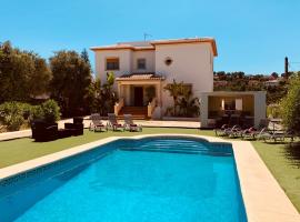 Javea Dream Luxury Villa with Pool, Lounge, BBQ, Airco, Wifi, hotell i Balcon del Mar