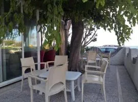 Quadruple room in Pineto - A stone throw from the sea