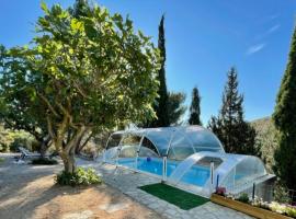 Villa de 3 chambres avec piscine privee jardin clos et wifi a Castelnou, מלון בCastelnou