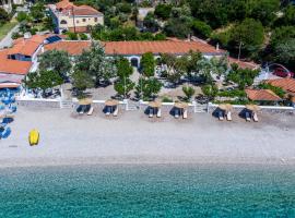 PSARIANOS BEACHFRONT APARTMENTS, hotel di Panormos Skopelos