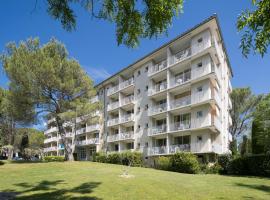 Résidences LES HAUTES PLAINES, hotel in Gréoux-les-Bains