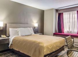 Quality Inn & Suites Grove City-Outlet Mall, hotel en Grove City