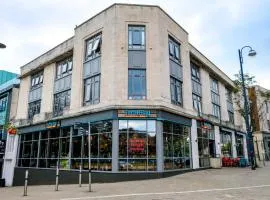 Cwtsh Hostel Central Swansea, Social & Modern, Near Train Station