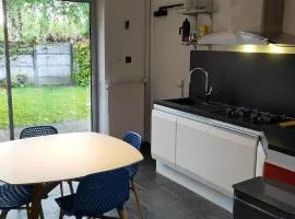 Maison confortable à Vieux-Condé avec jardin privé et parking
