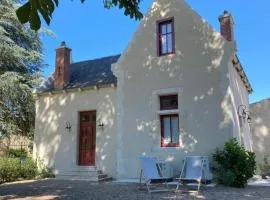 Gîte élégant avec jardin privé, climatisation et parking à Ainay-le-Vieil - FR-1-586-7