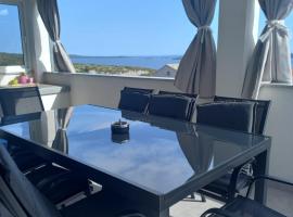 Holiday home Petra - house with a sea view in an isolated location, hotell i Vinišće