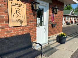 Motel Exquise, hotel cerca de Parque de la Garganta de Coaticook, Coaticook