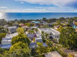 Beach Resort Home with Ocean Views Jacuzzi & Sauna!