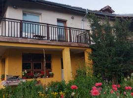 Стаи за гости Шейтанови, hotel con estacionamiento en Trŭn