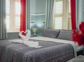 The Time Apartments Curacao, hotel near Queen Emma Bridge, Willemstad