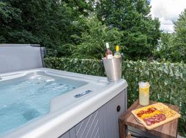 Hot Tub WiFi Pool Gym Firepit Arcade, soodne hotell sihtkohas Kernersville