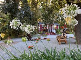 Amitabha Wine Country Cottage: Santa Rosa şehrinde bir otel