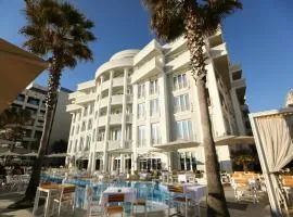 Palace Hotel & SPA、ドゥラスのホテル